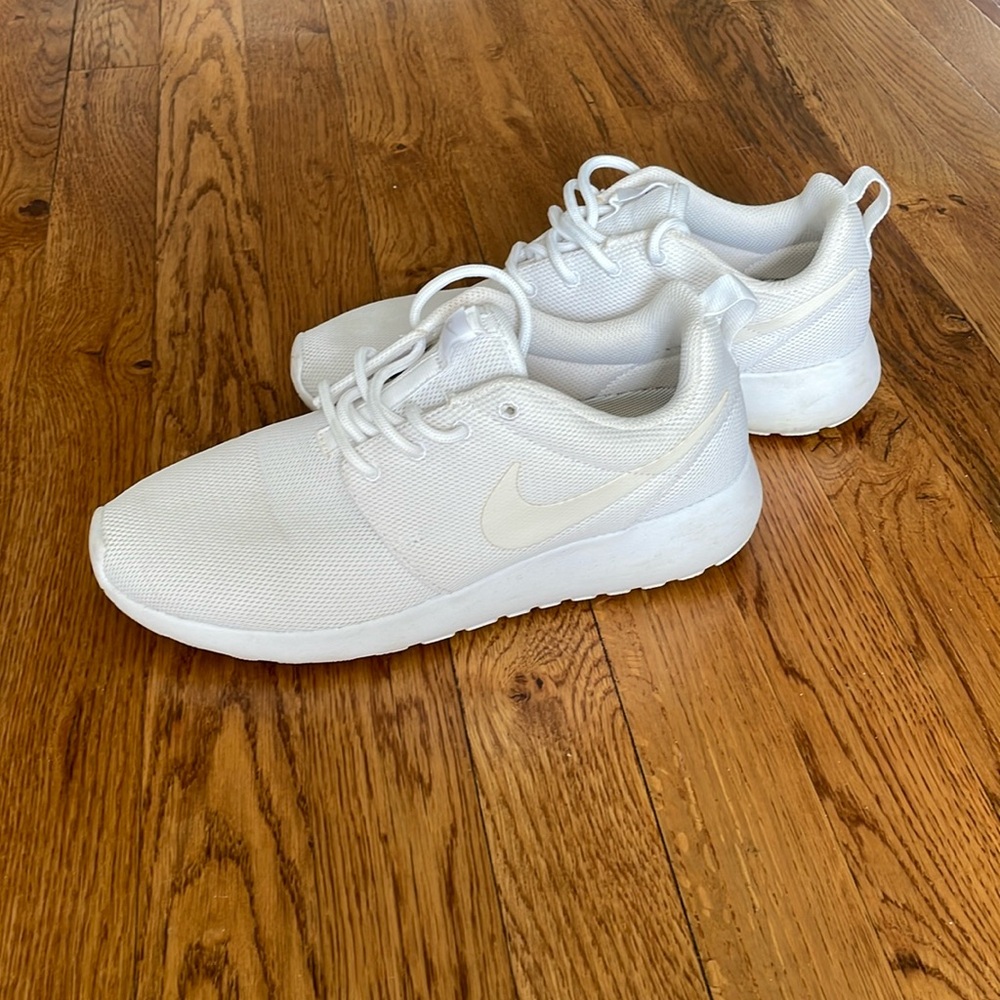 Nike Women’s Rosche Sneakers